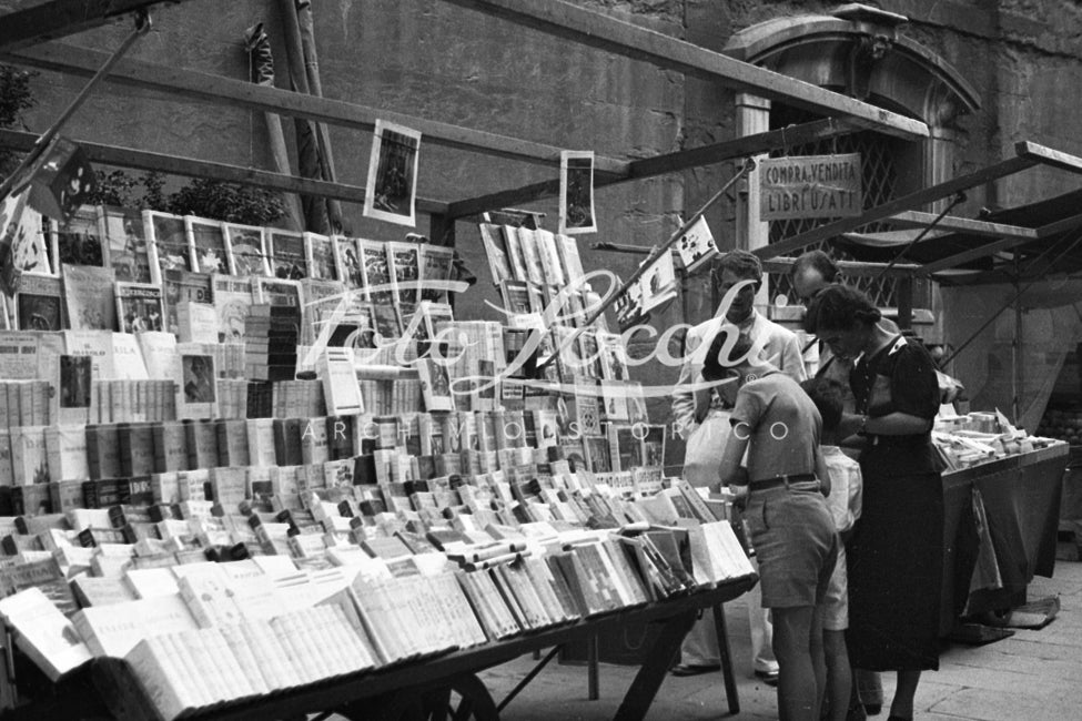 Bancarella dei libri usati