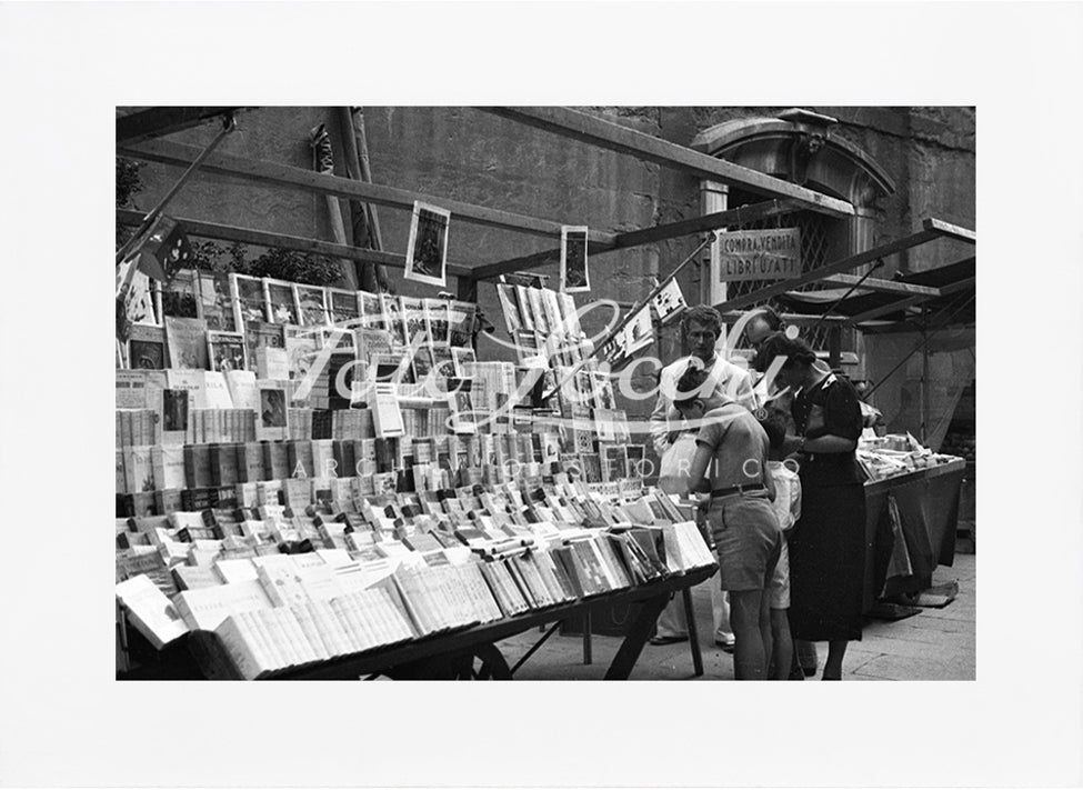 Bancarella dei libri usati