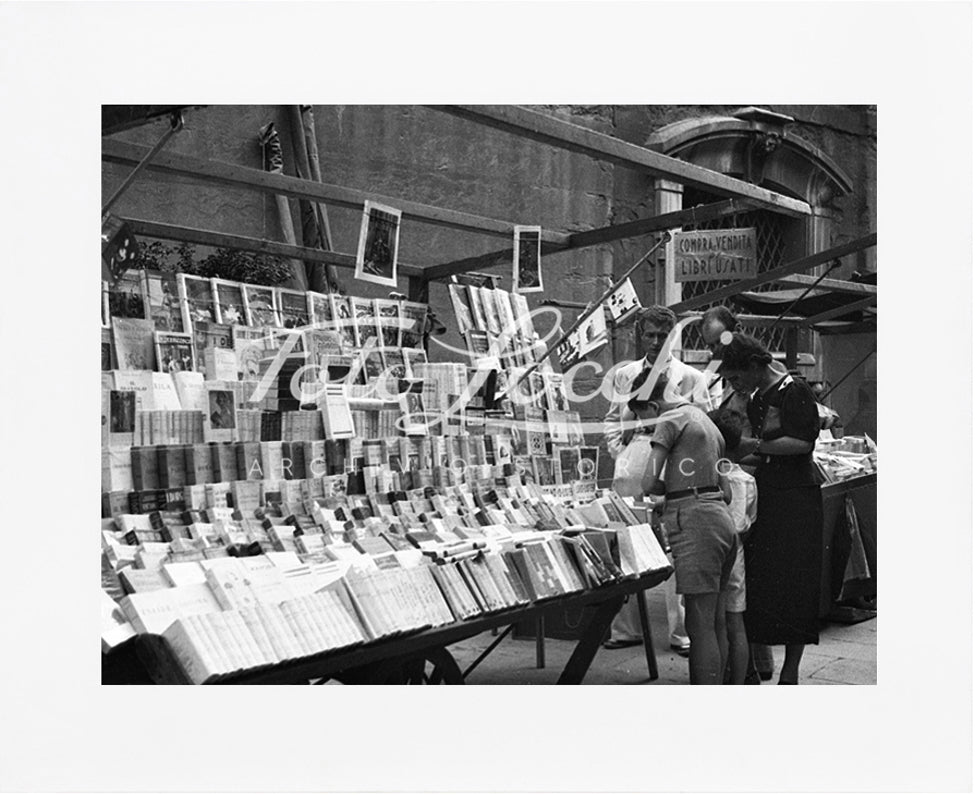 Bancarella dei libri usati