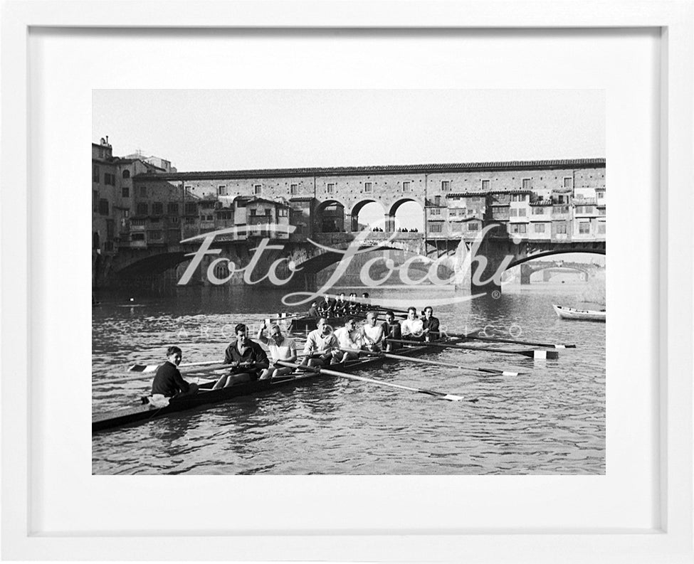 Rowers in Arno with view of Ponte Vecchio