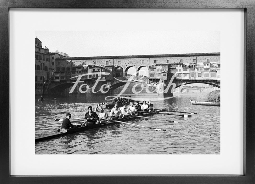 Rowers in Arno with view of Ponte Vecchio