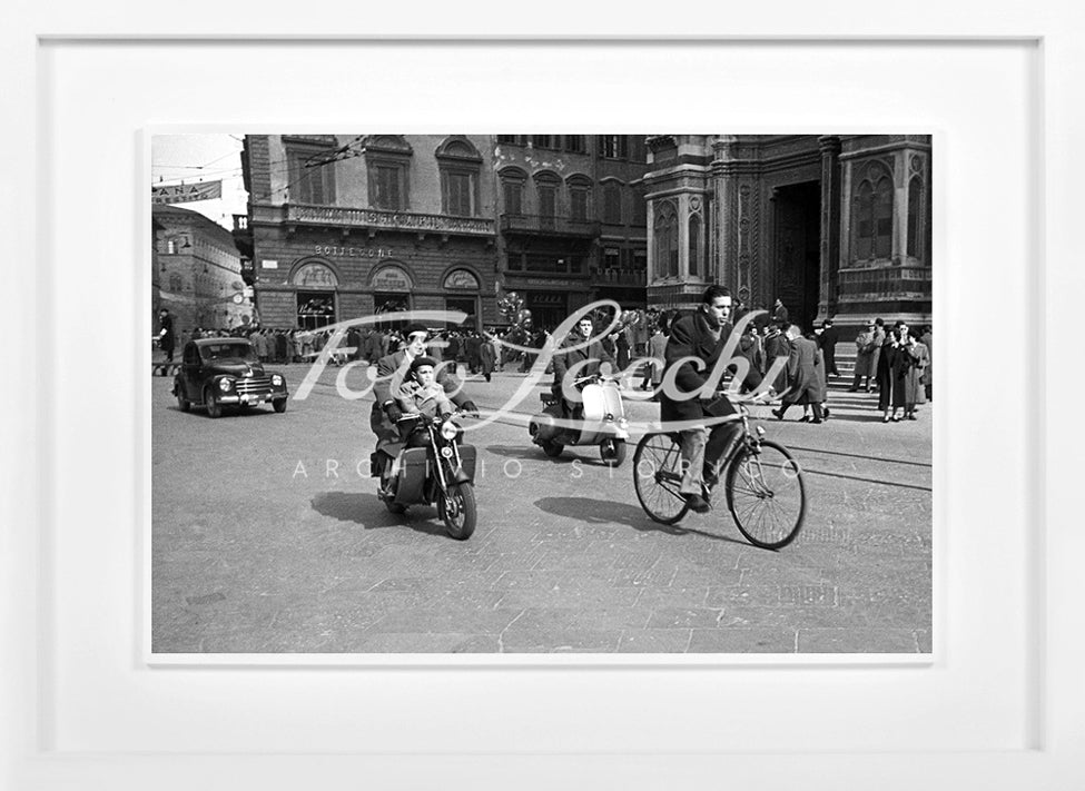 Mezzi di trasporto di transito in Piazza Duomo