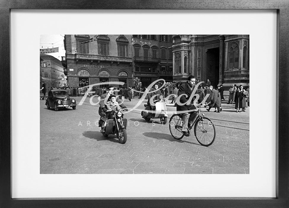 Mezzi di trasporto di transito in Piazza Duomo