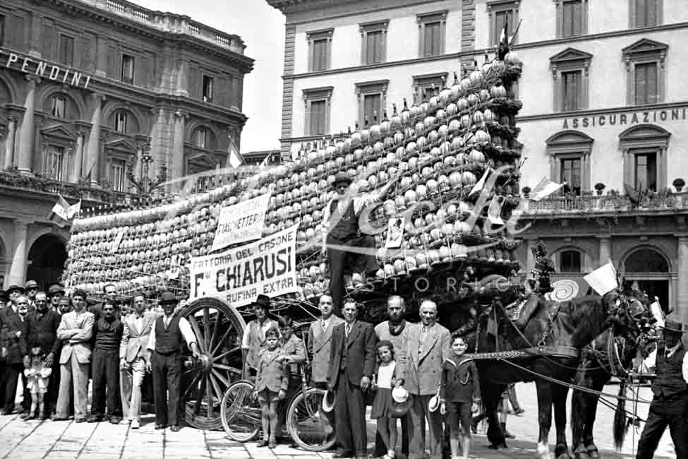 Carro coi fiaschi di vino a Firenze nel 1937