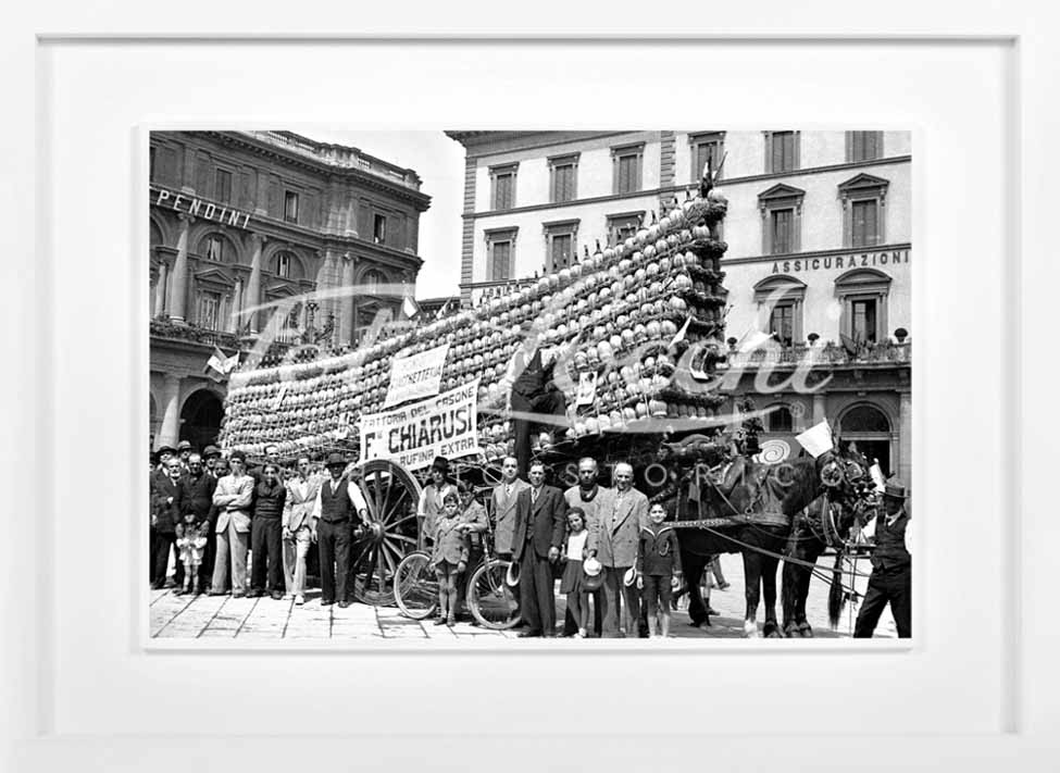 Carro coi fiaschi di vino a Firenze nel 1937
