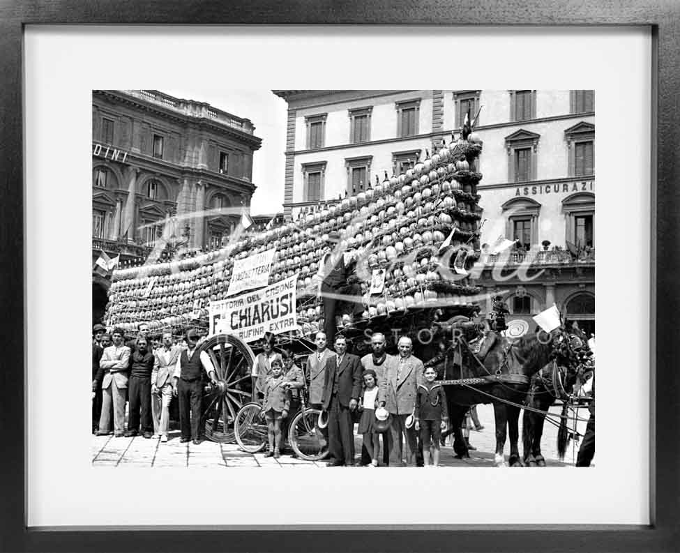 Carro coi fiaschi di vino a Firenze nel 1937