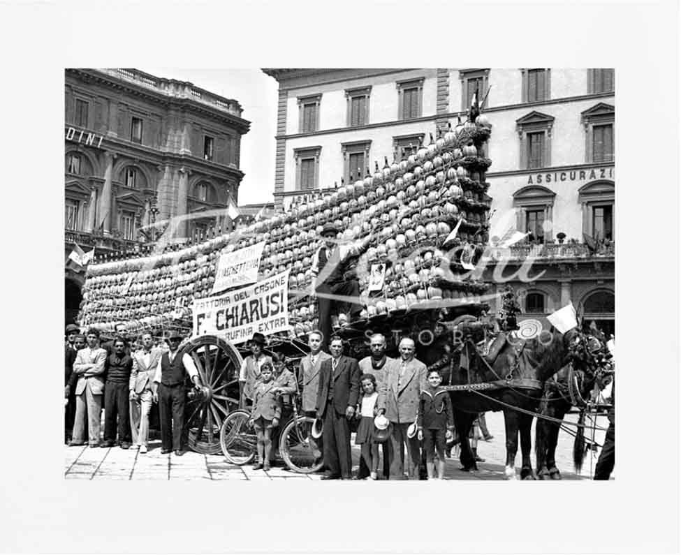 Carro coi fiaschi di vino a Firenze nel 1937