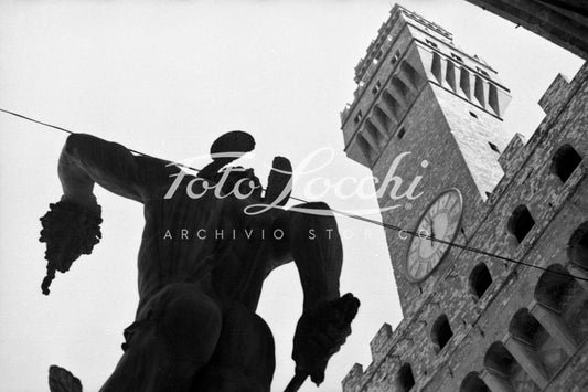 Statue of Perseus and Arnolfo Tower in 1935