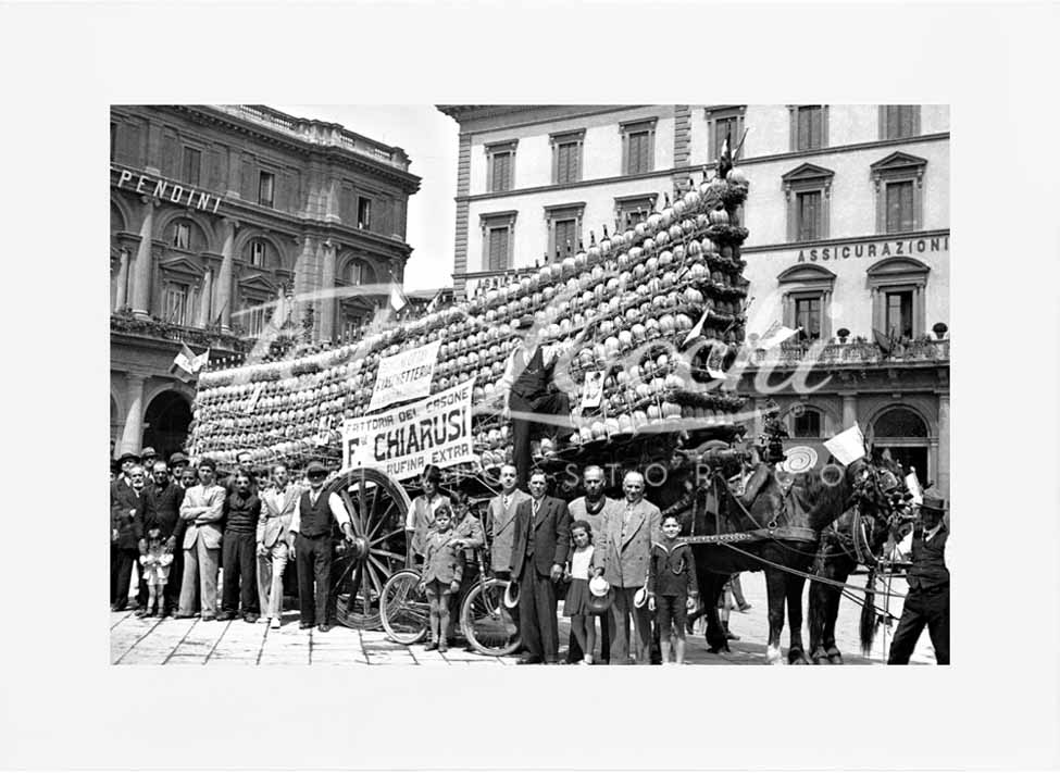 Carro coi fiaschi di vino a Firenze nel 1937