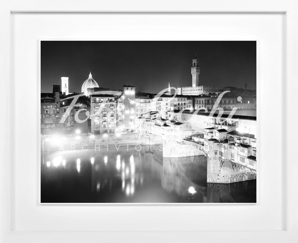 Panoramic night view of Ponte Vecchio in the 1950s