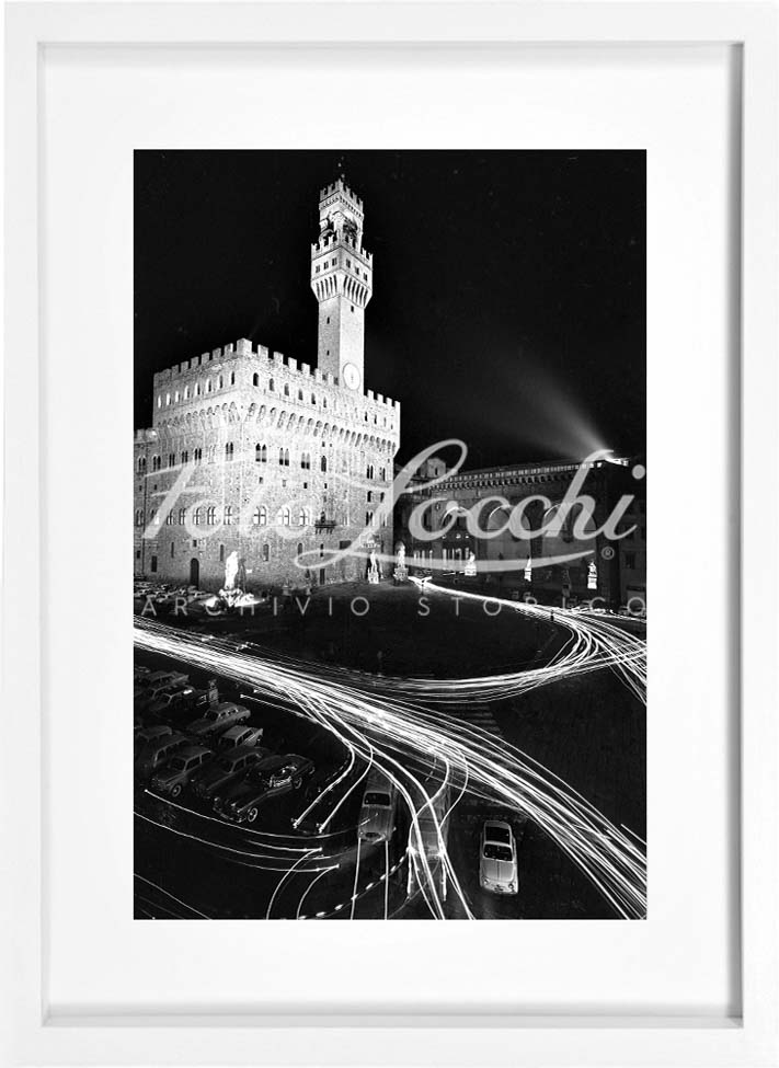 Night view of Piazza della Signoria in Florence in the 1950s