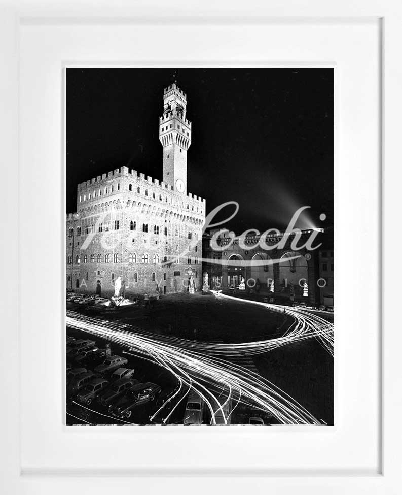 Night view of Piazza della Signoria in Florence in the 1950s